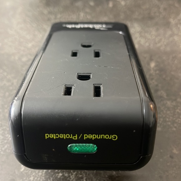 RocketFish RF-HTS100 Surge Protector - Picture 5 of 5